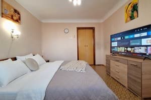 Квартира 4 кровати с кондиционером и балконом. Alex Apartments.