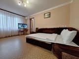4 кровати с кондиционером и балконом. Alex Apartments. 27
