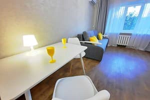 Alex Apartments. White rotunda. 4