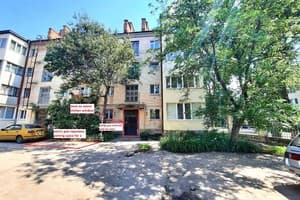 Alex Apartments. White rotunda. 20