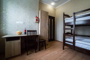 Хостел HOLLYWOOD Hostel. Место в общем 4-местном номере №2 1