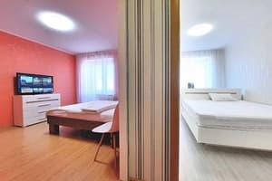 Красное и белое,Alex Apartments (бесконтактное заселение 24/7) 16