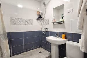 Напротив театра им.Гоголя (Alex Apartments (бесконтактное поселение 24/7) 15