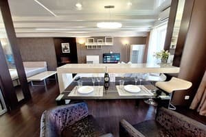 Самая большая кровать в Полтаве. Alex Apartments Круглосуточно бесконтактное заселение 13