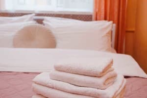 В центре возле Каштановой Аллеи ул. Соборности 46-А. Alex Apartments 3