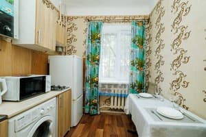 В центре возле Каштановой Аллеи ул. Соборности 46-А. Alex Apartments 5