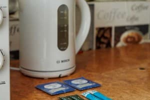 Яскраві квіти. Alex Apartments. Безконтактне заселення 24/7 14